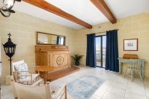Area soggiorno di Dar ta' Censina Villa with Private Pool