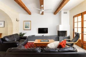TV o dispositivi per l'intrattenimento presso Dar ta' Censina Villa with Private Pool