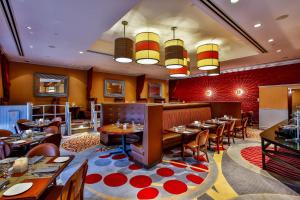 Restaurant o un lloc per menjar a DoubleTree by Hilton Chicago/Alsip