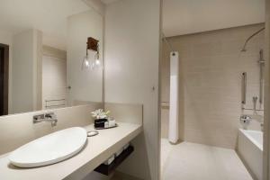 Kopalnica v nastanitvi Hoodoo Moab, Curio Collection by Hilton
