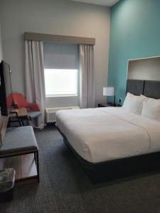 Rúm í herbergi á Comfort Inn Miramar Beach-Destin