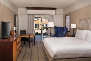 Cama ou camas em um quarto em Hilton Wilmington/Christiana mais 37 fotos