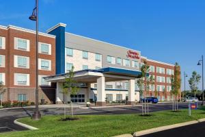 Canal WinchesterにあるHampton Inn & Suites Canal Winchester Columbusの建物付きホテル