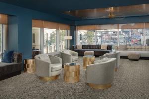 The Troubadour Hotel New Orleans的休息区