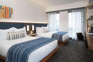 The Troubadour Hotel New Orleans客房内的一张或多张床位