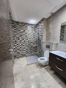 Crystalimmo في أغادير: حمام مع مرحاض ومغسلة