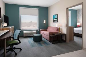 Home2 Suites By Hilton Carlsbad New Mexico的休息区