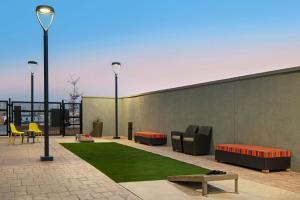 Home2 Suites By Hilton Carlsbad New Mexico的休息区