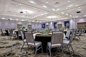 Hilton Garden Inn Cedar Rapids商务区和/或会议室