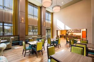 Restaurace v ubytování Hampton Inn & Suites Keller Town Center