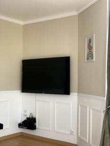 a living room with a flat screen tv on a wall at L'Echappée Belle au coeur d'Arras in Arras
