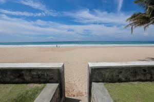 a view of a beach with the ocean at Bieshu Beach Hive in Habaraduwa