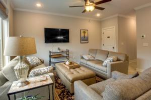 A seating area at Parkville Vacation Rental Near Creekside Complex!