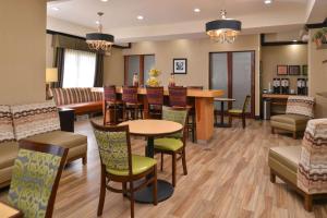 a lobby with tables and chairs and a living room at Hampton Inn Van Horn in Van Horn