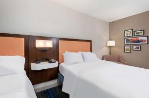 Postel nebo postele na pokoji v ubytování Hampton Inn Corbin