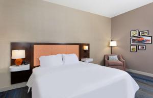 Postel nebo postele na pokoji v ubytování Hampton Inn Corbin