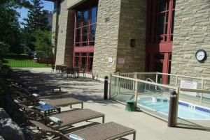Piscina di DoubleTree Fallsview Resort & Spa by Hilton - Niagara Falls o nelle vicinanze