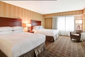 Letto o letti in una camera di DoubleTree Fallsview Resort & Spa by Hilton - Niagara Falls