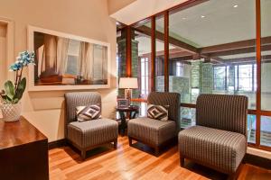 Area soggiorno di DoubleTree Fallsview Resort & Spa by Hilton - Niagara Falls