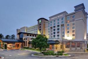 una representación de un hotel con aparcamiento en Embassy Suites by Hilton Raleigh Durham Airport Brier Creek en Raleigh