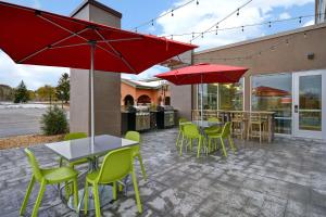 Home2 Suites Eau Claire South, Wi餐厅或其他用餐的地方