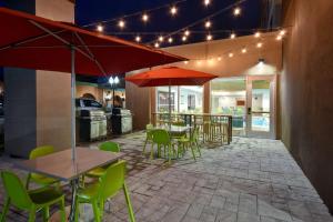 Home2 Suites Eau Claire South, Wi餐厅或其他用餐的地方