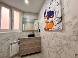 Ένα μπάνιο στο LUJO Proyector, Maquina Arcade, Wifi y Patinetes +19 φωτογραφίες