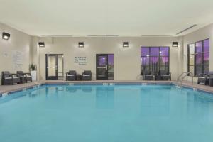 a large swimming pool in a hotel room at Hampton Inn & Suites Macon I-75 North in Macon