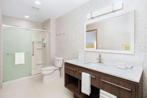 Home2 Suites By Hilton Batesville的一间浴室