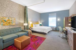Home2 Suites By Hilton Batesville的电视和/或娱乐中心