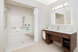 Home2 Suites By Hilton Batesville的一间浴室