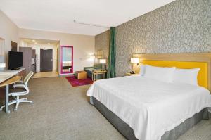 Home2 Suites By Hilton Batesville客房内的一张或多张床位