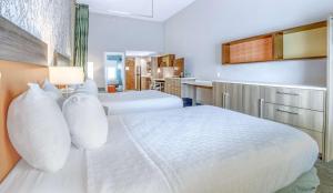 Postel nebo postele na pokoji v ubytování Home2 Suites by Hilton Mobile West I-10 Tillmans Corner