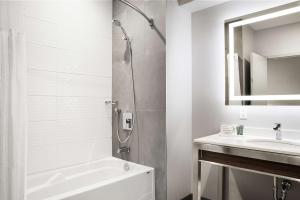 Koupelna v ubytování Hilton Montreal/Laval