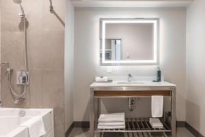 Koupelna v ubytování Hilton Montreal/Laval