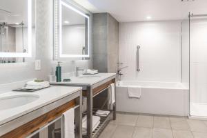 Koupelna v ubytování Hilton Montreal/Laval