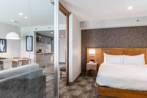 Postel nebo postele na pokoji v ubytování Hilton Montreal/Laval
