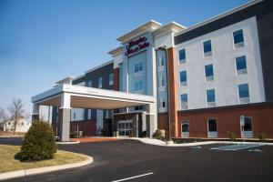 a hotel with a parking lot in front of it at Hampton Inn & Suites Warrington Horsham in Warrington