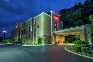 a rendering of a hotel at night at Hampton Inn Cambridge in Cambridge