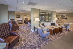a waiting room with couches and chairs in a hospital at Hampton Inn by Hilton San Diego - Kearny Mesa in San Diego