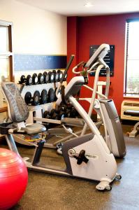 Fitness centrum a/nebo fitness zařízení v ubytování Hampton Inn East Windsor