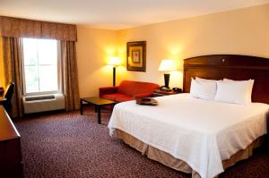 Postel nebo postele na pokoji v ubytování Hampton Inn East Windsor