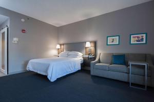 Postel nebo postele na pokoji v ubytování Hampton Inn East Windsor