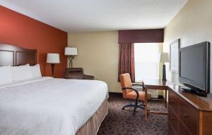 a hotel room with a bed and a flat screen tv at Hampton Inn Mansfield/Ontario in Mansfield