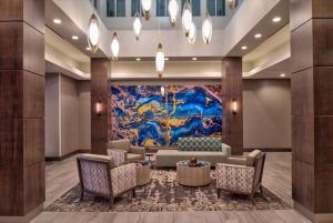 Hilton Garden Inn Little Rock Downtown的休息区