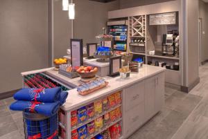 Hilton Garden Inn Little Rock Downtown的厨房或小厨房