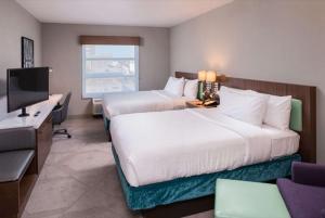 Hilton Garden Inn Little Rock Downtown的电视和/或娱乐中心