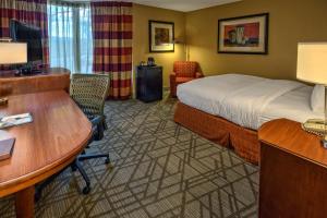 a hotel room with a bed and a desk at DoubleTree by Hilton Hotel Oak Ridge - Knoxville in Oak Ridge