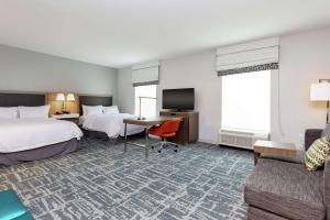 Hampton Inn Acworth客房内的一张或多张床位