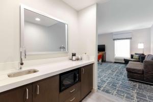 Hampton Inn Acworth的休息区